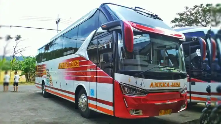 Pool Bus Pariwisata Jakarta: Jantung Transportasi Wisata Ibu Kota