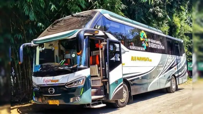Fajar Transport: Mengarungi Jalan Raya dengan Nyaman dan Aman, Menuju Destinasi Impian