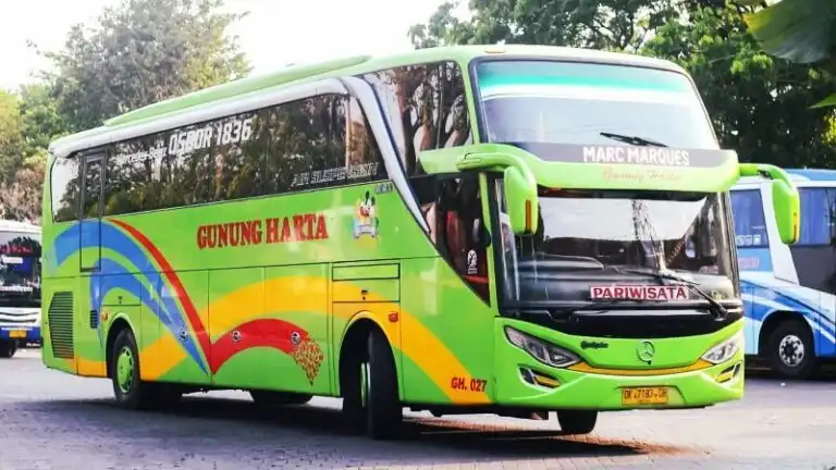 Gunung Harta: Mengarungi Petualangan dengan Armada Pariwisata 44 Seat yang Handal