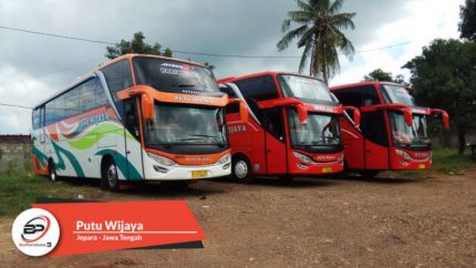 Bus Pariwisata Putu Wijaya