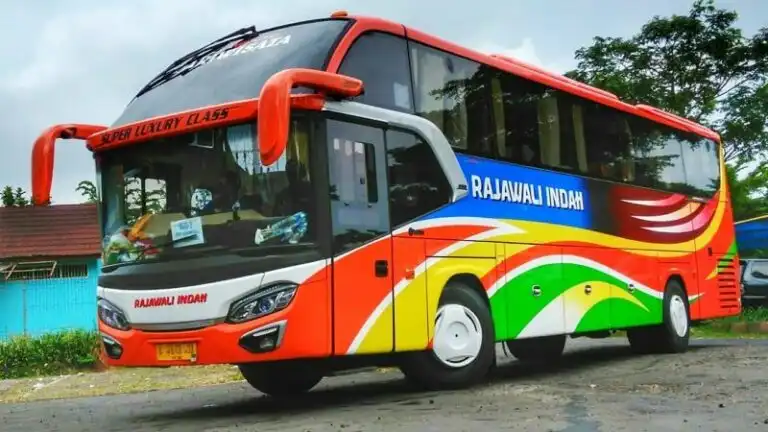 Sewa Bus Pariwisata Rajawali di Padang: Jelajahi Sumatera Barat dengan Nyaman dan Aman
