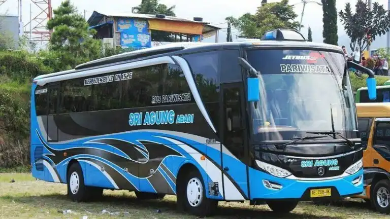 Pool Bus Pariwisata Jakarta Timur: Jantung Transportasi Wisata Ibu Kota