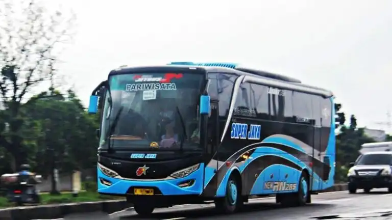 Pool Bus Pariwisata Jakarta: Jantung Transportasi Wisata Ibu Kota