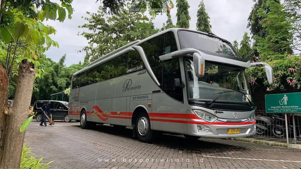 buspariwisata.id - foto bus pariwisata white horse b
