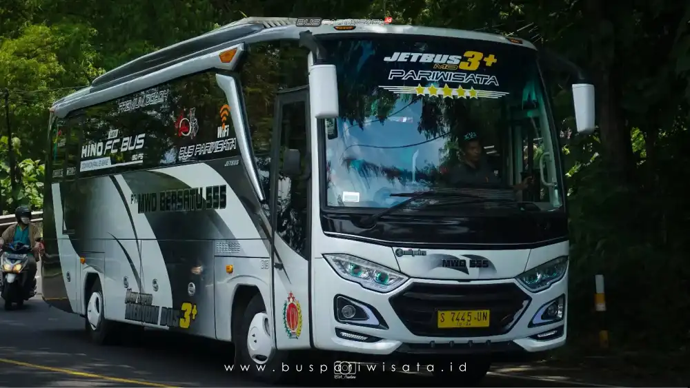 buspriwisata.id – foto bus pariwisata MWD Bersatu 555 i
