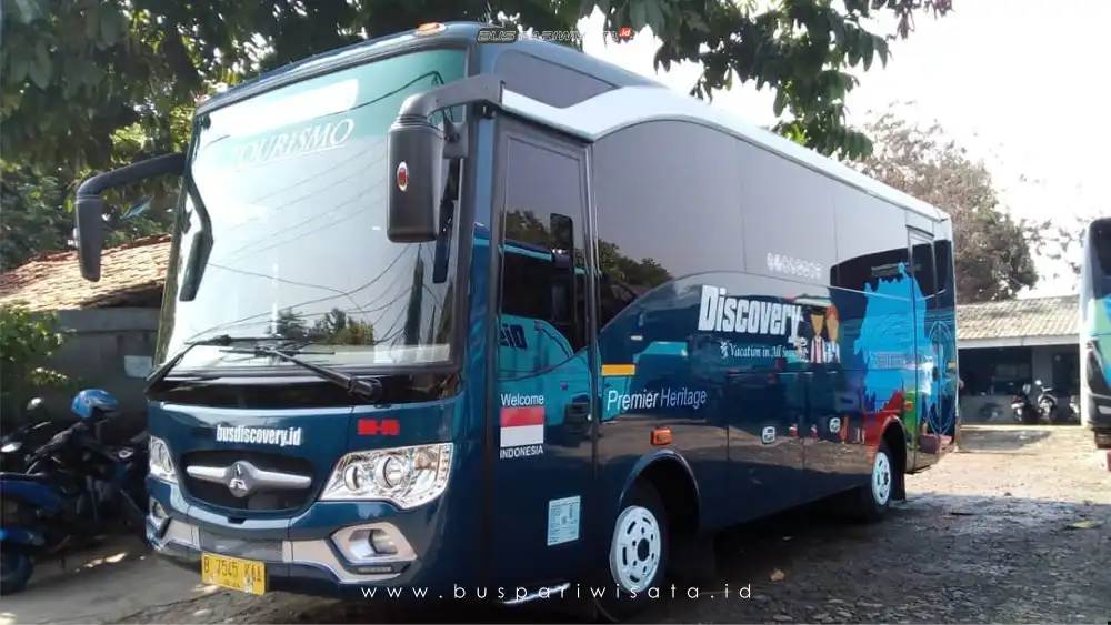 buspriwisata.id – logo bus pariwisata discovery b