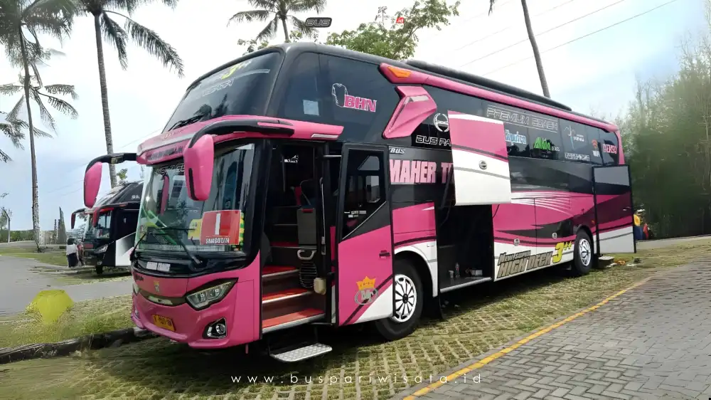 buspariwisata.id - foto bus pariwisata maher trans a